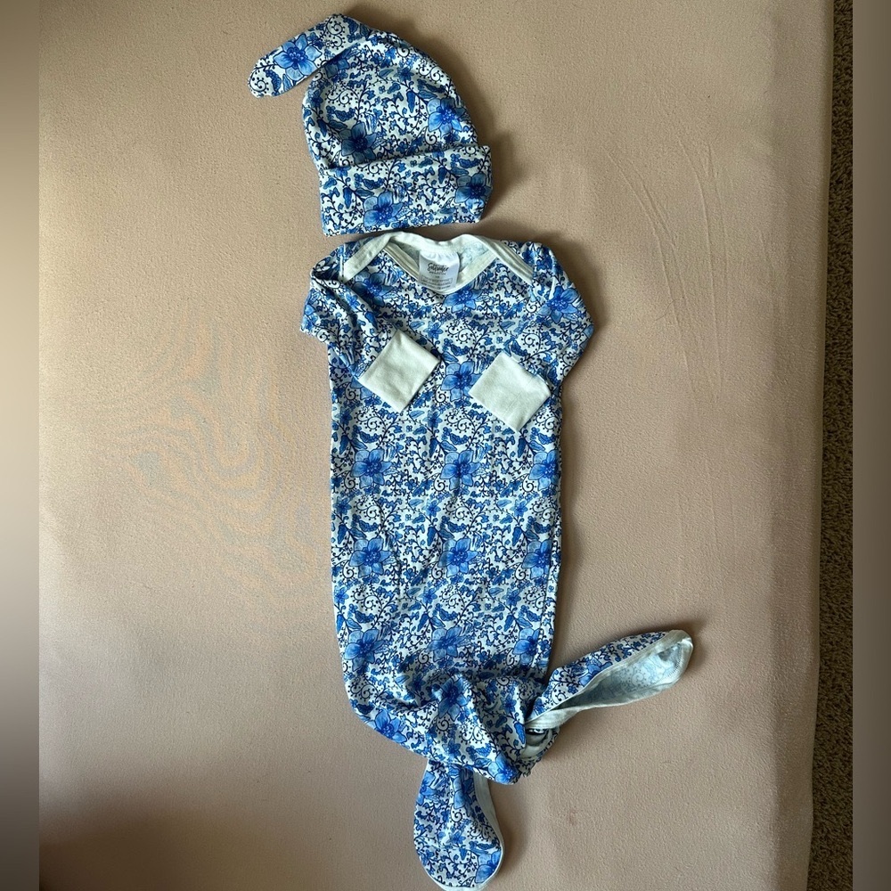 Saltwater Swaddles Charming Chinoiserie Newborn Knotted Gown & Hat Blue Floral